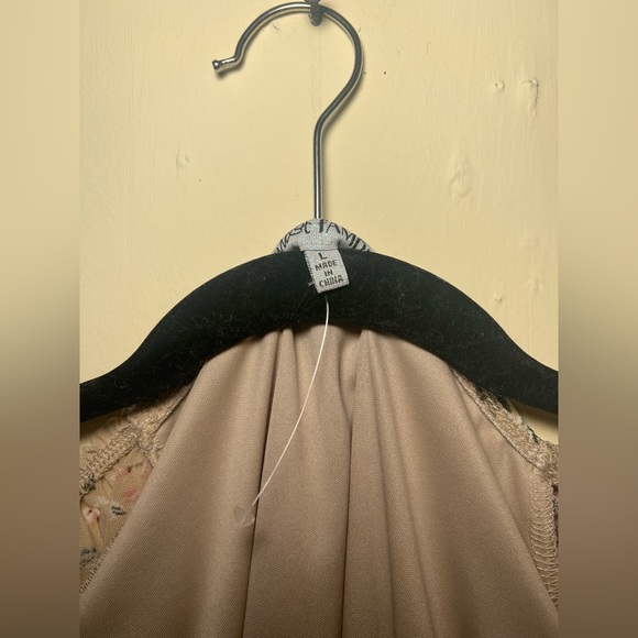 Stretchy material - Picture 4 of 4